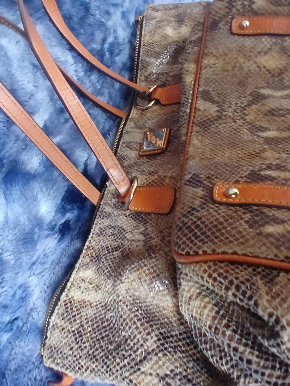 Dooney & Bourke tote handbag - Picture 4 of 9